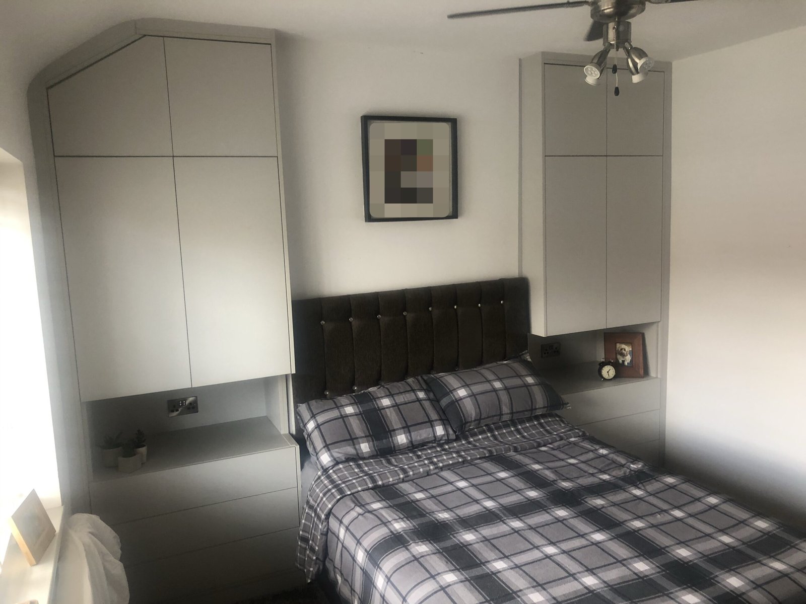 Guides & Blog bespoke bedroom alcove furniture with cupboards, shelving and interior drawers.